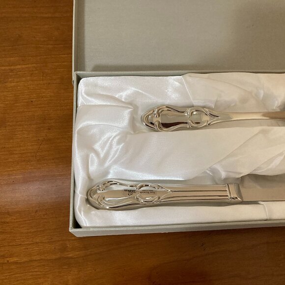 Taunton Cake Knife and Server Non Tarnish - Picture 2 of 4